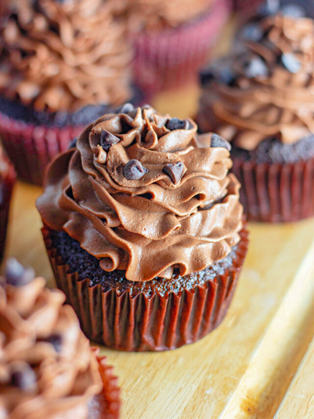 cropped-Chocolate-Cupcake-with-Chocolate-Buttercream-13.jpg