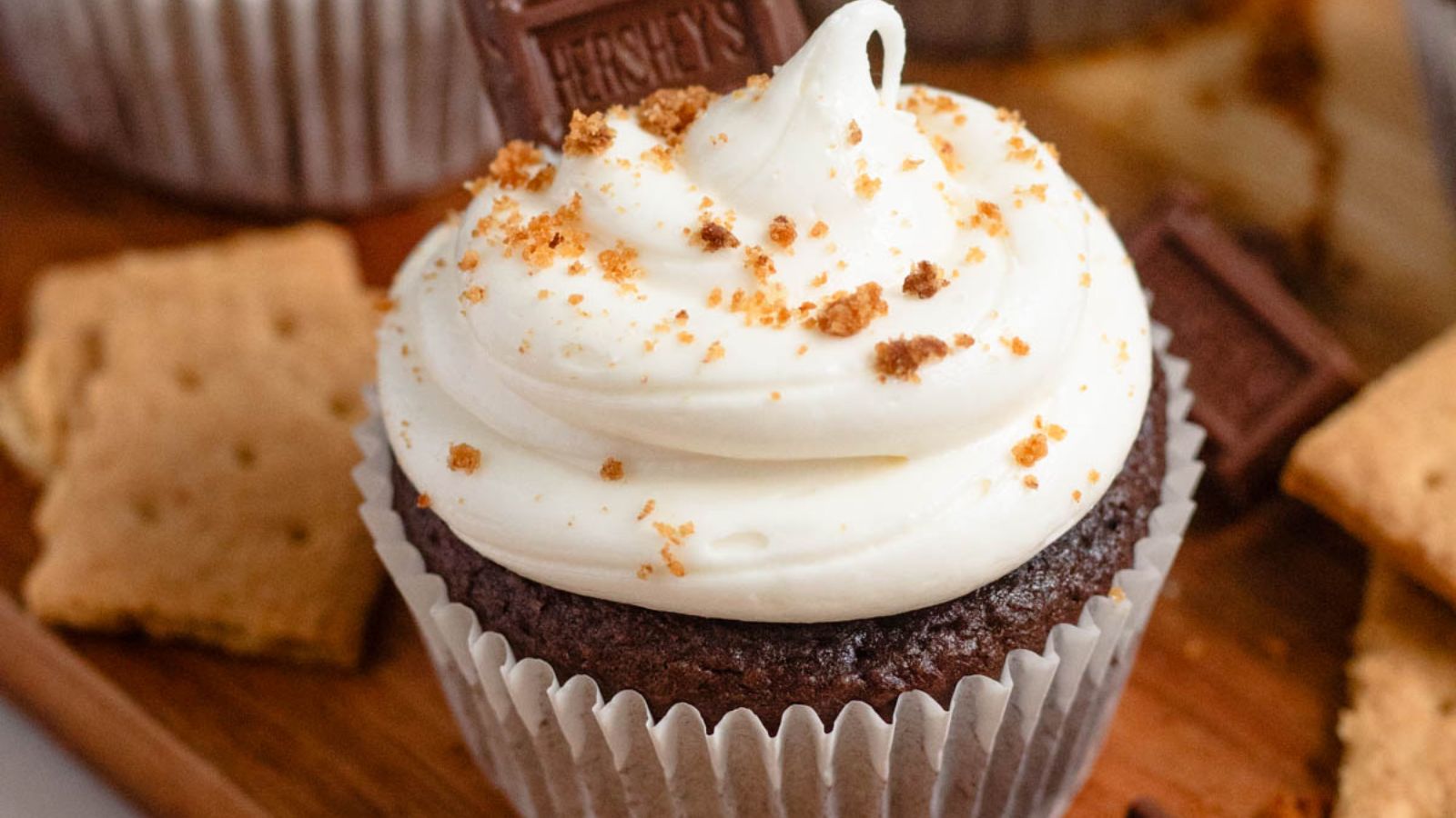 S’mores Cupcakes with Marshmallow Buttercream