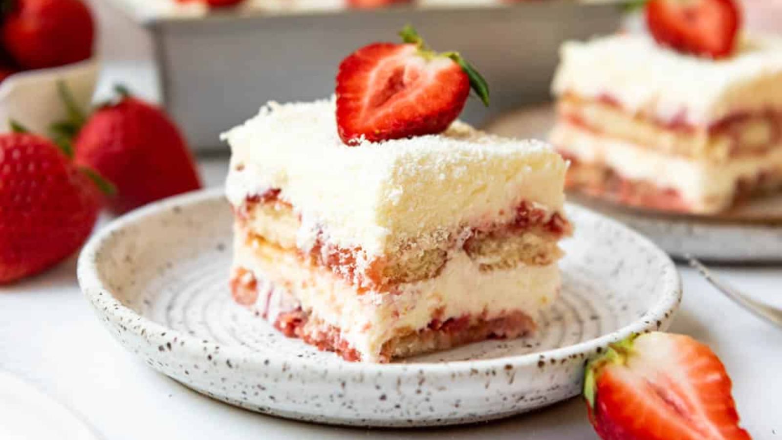 Easy No-Bake Strawberry Tiramisu