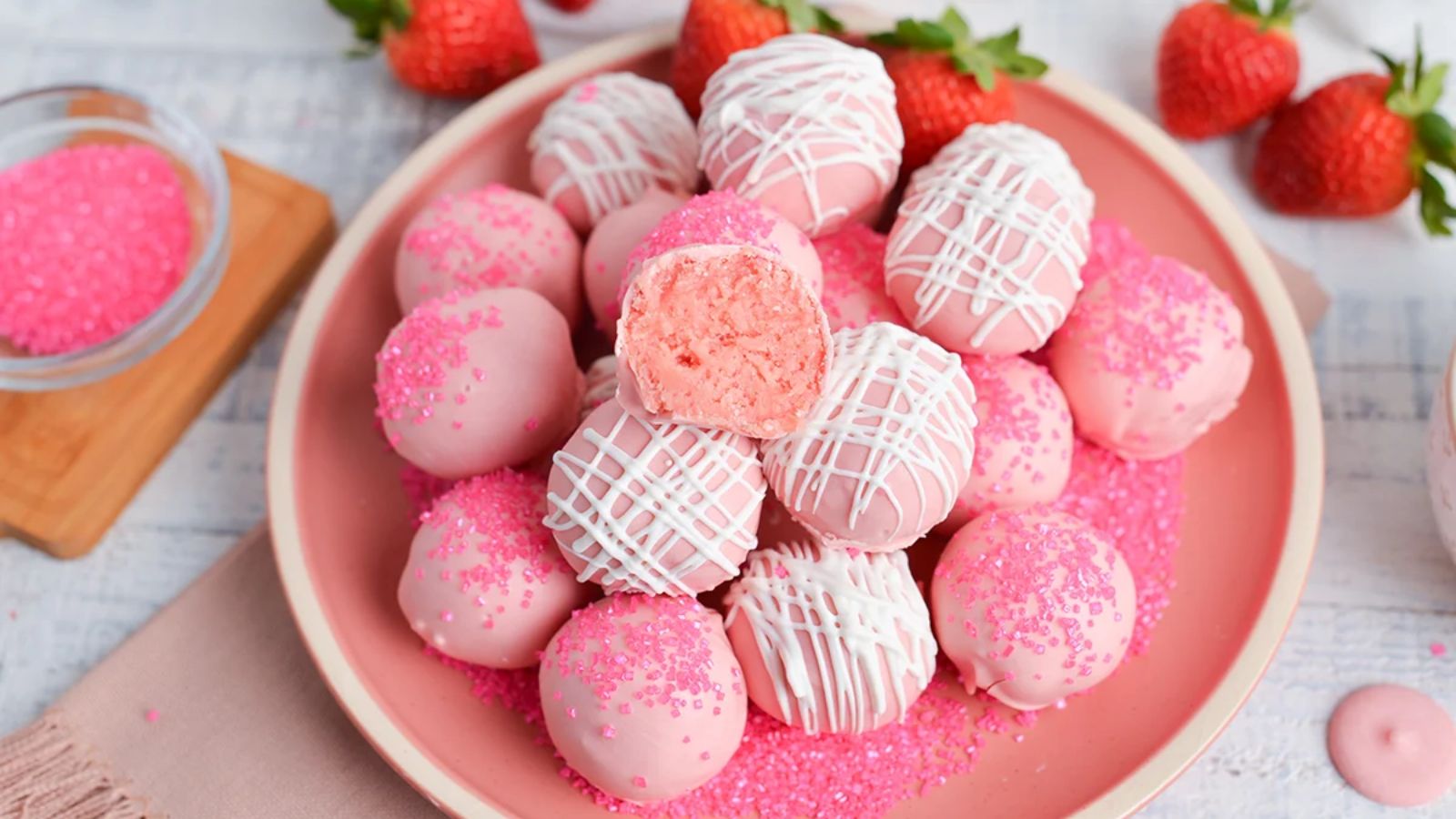 No-Bake Strawberry Cheesecake Bites