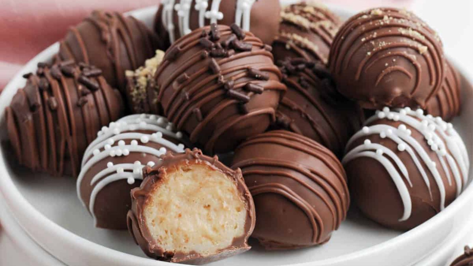 Easy Chocolate Cheesecake Truffles