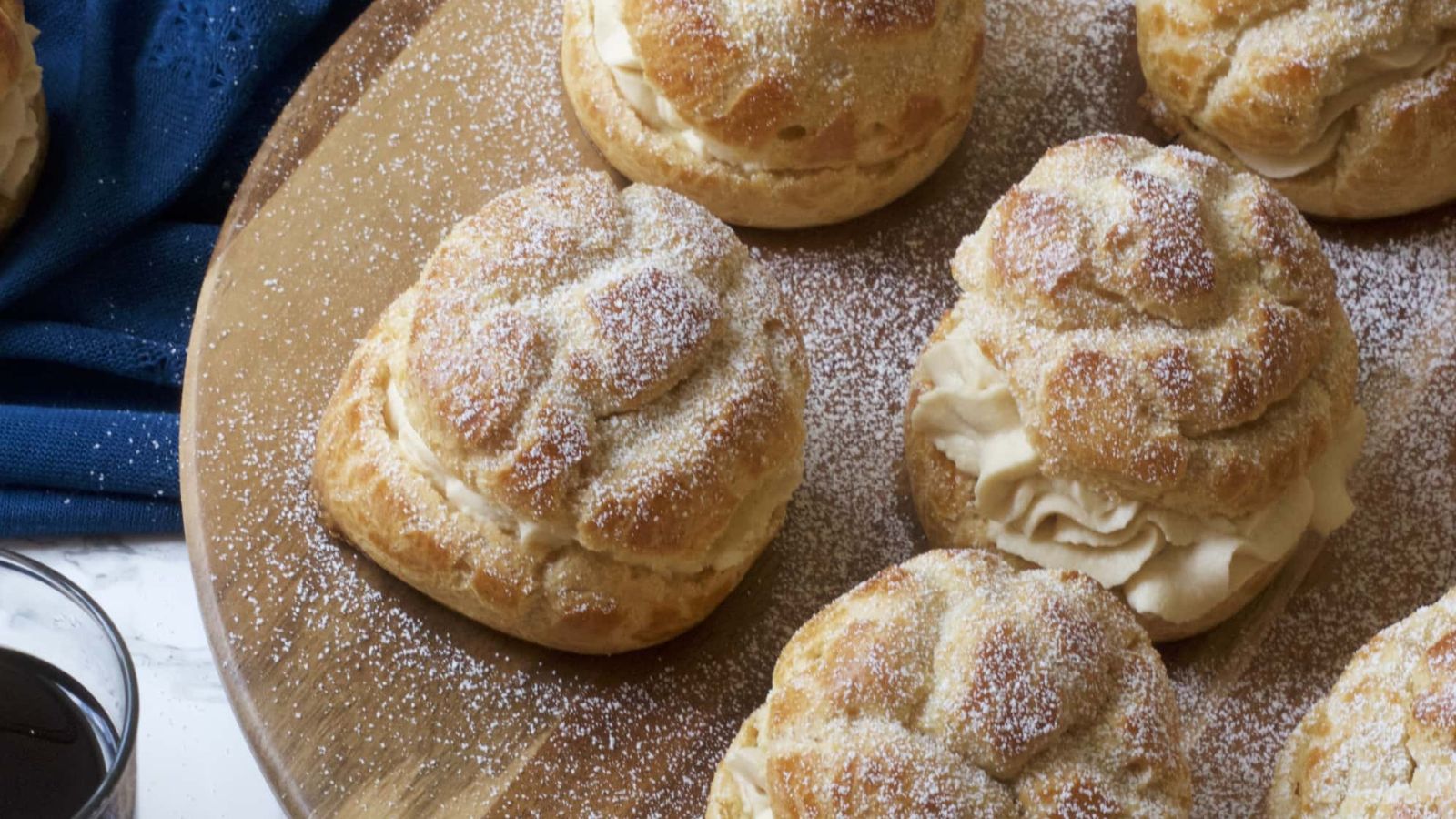 TIRAMISU CREAM PUFFS