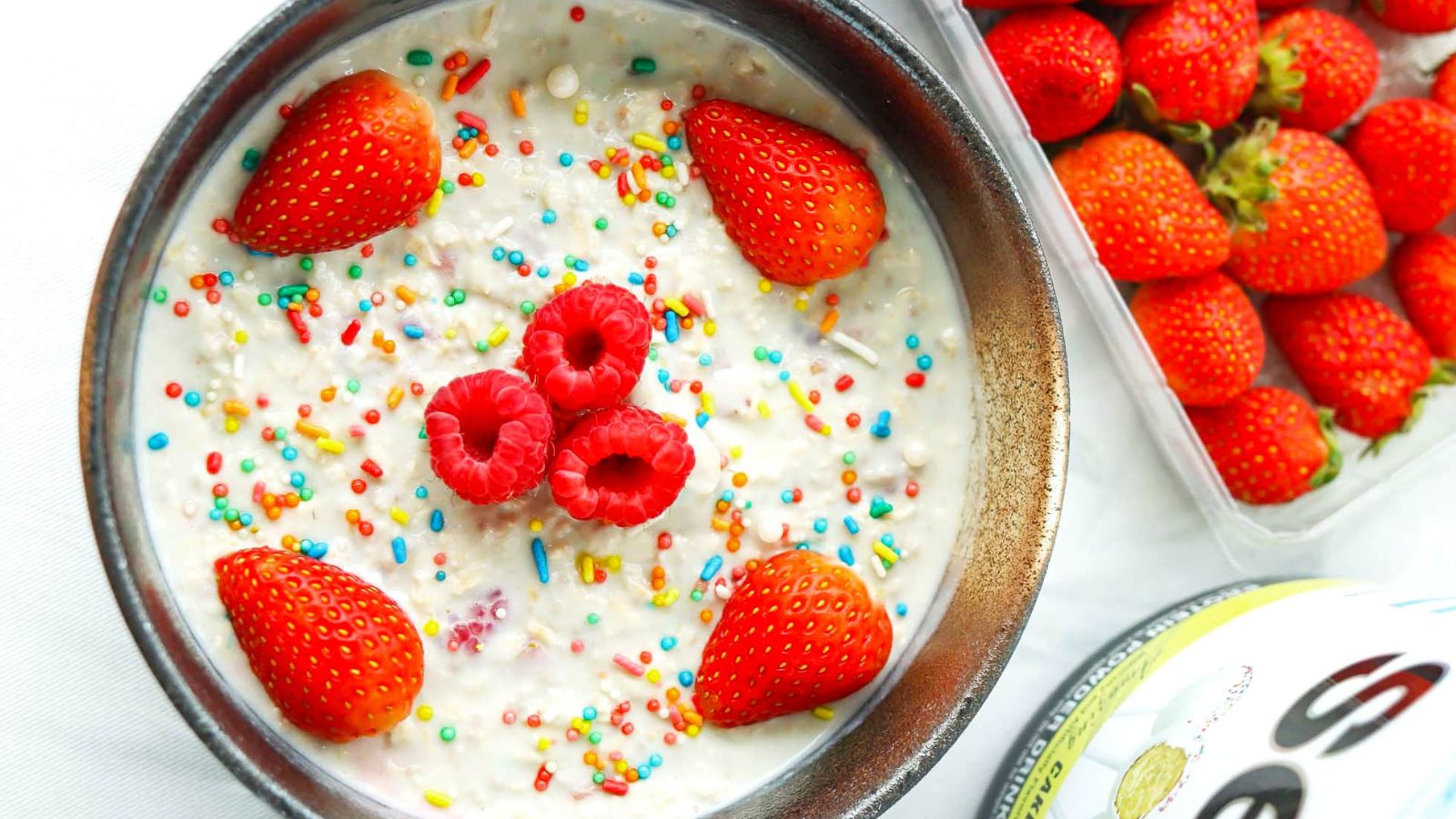 BIRTHDAY CAKE OVERNIGHT OATS