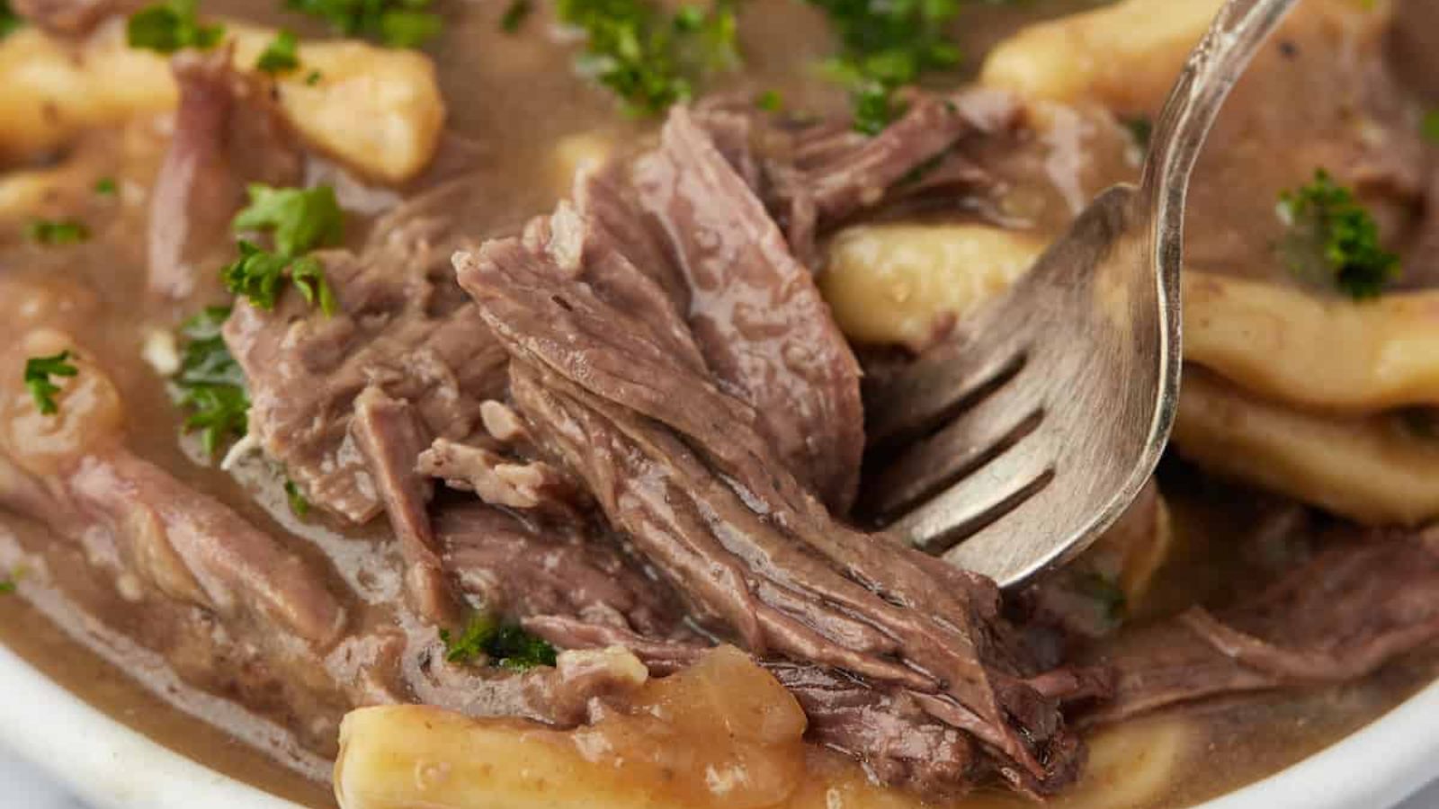 Slow Cooker Beef and Noodles