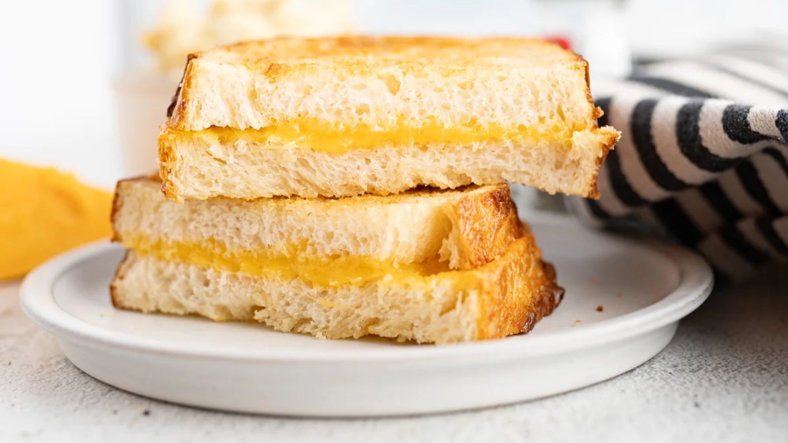 Grilled Cheese Sandwich in Air Fryer