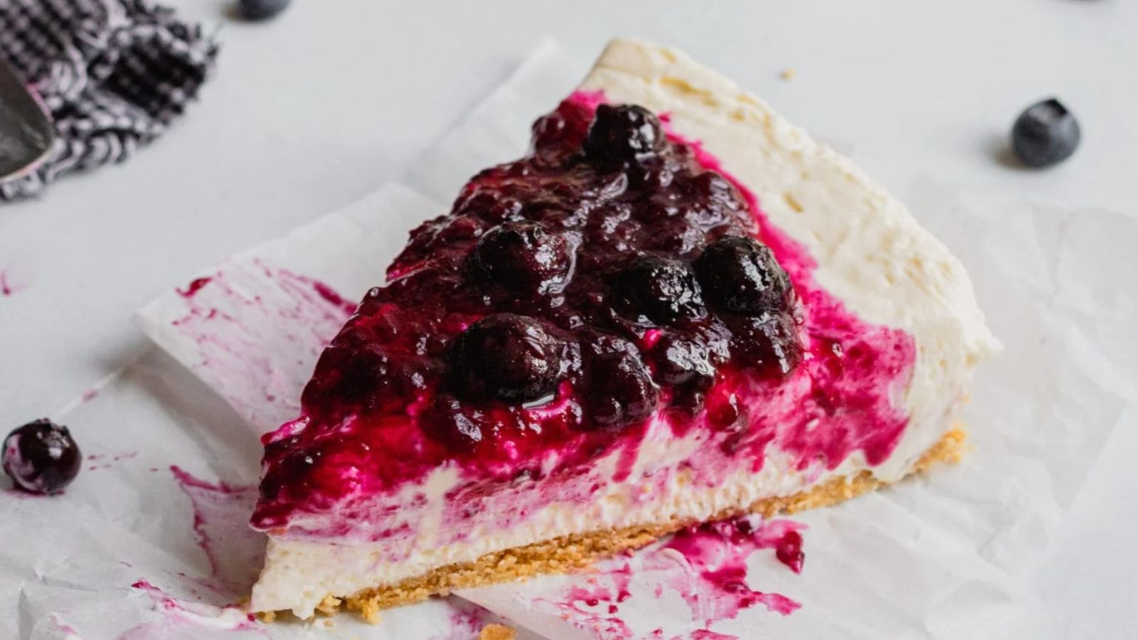 NO-BAKE LEMON CHEESECAKE WITH BLUEBERRY SAUCE