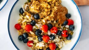 Breakfast Quinoa Bowl