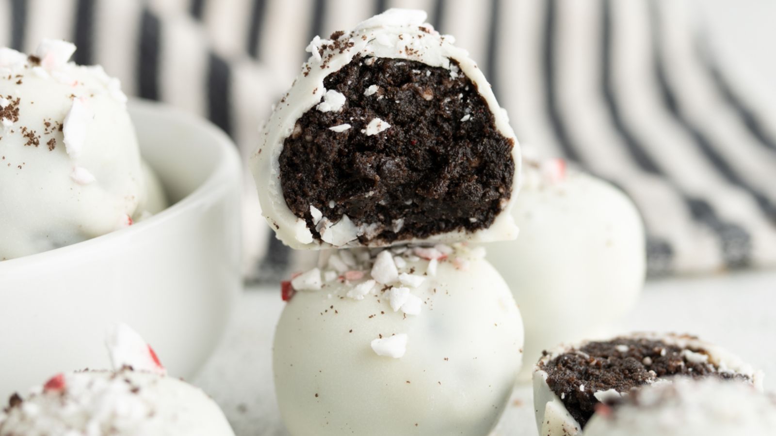 Peppermint Oreo Truffles