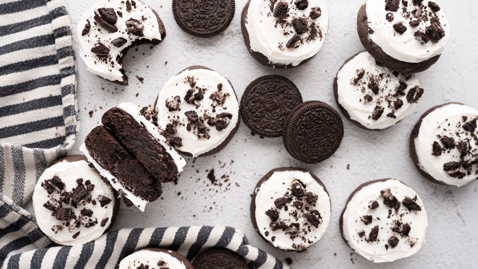 Cookies and Cream Lofthouse Cookies