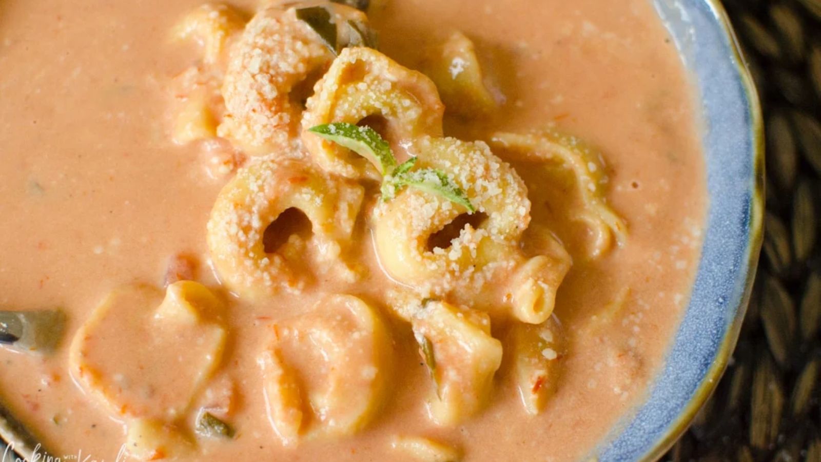 Instant Pot Creamy Tomato Tortellini Soup