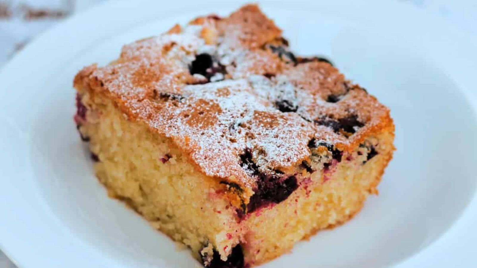 Easy Blackcurrant Traybake