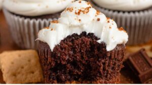 S’mores Cupcakes with Marshmallow Buttercream