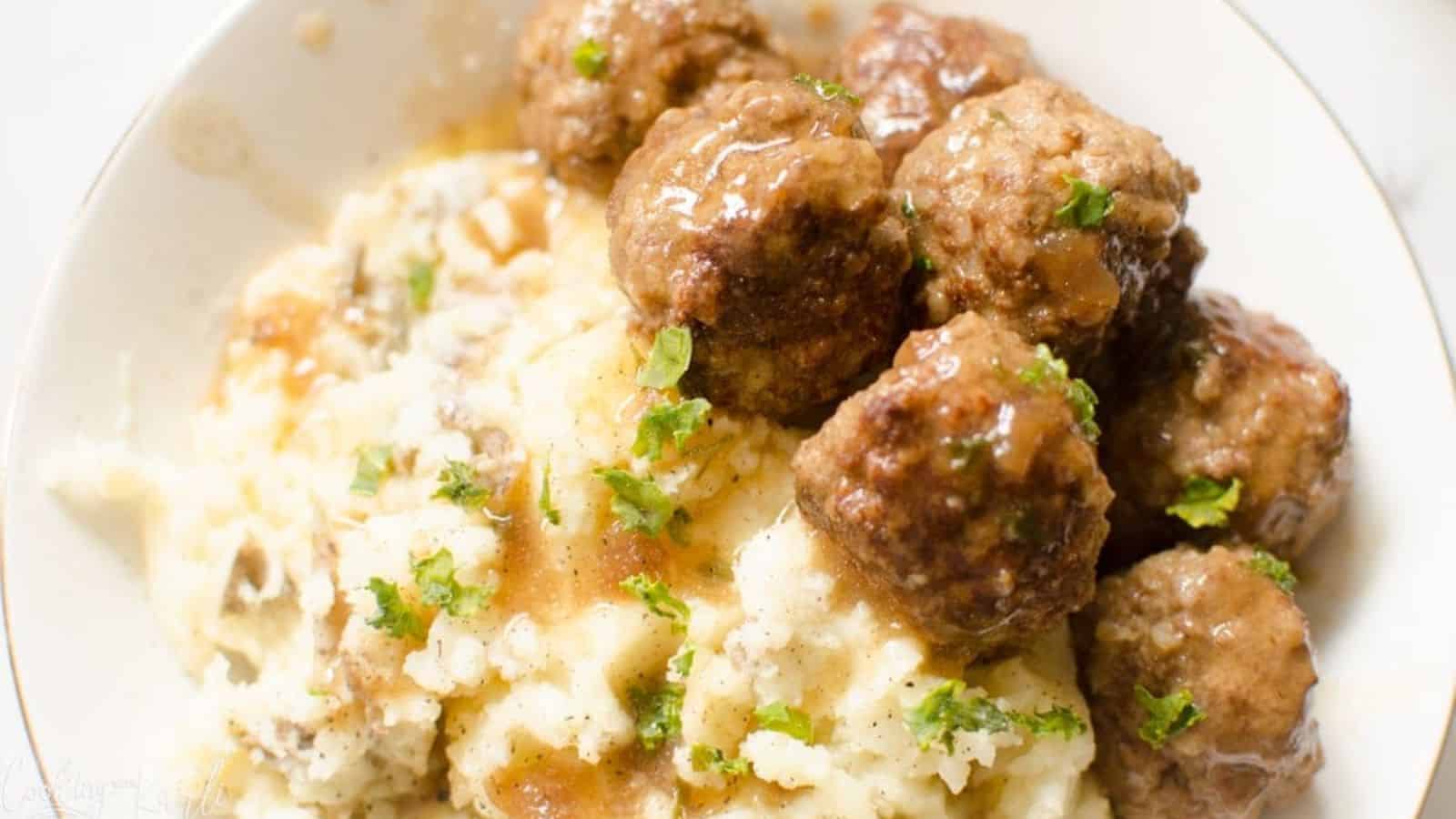 Instant Pot Salisbury Steak with Mashed Potatoes and Gravy