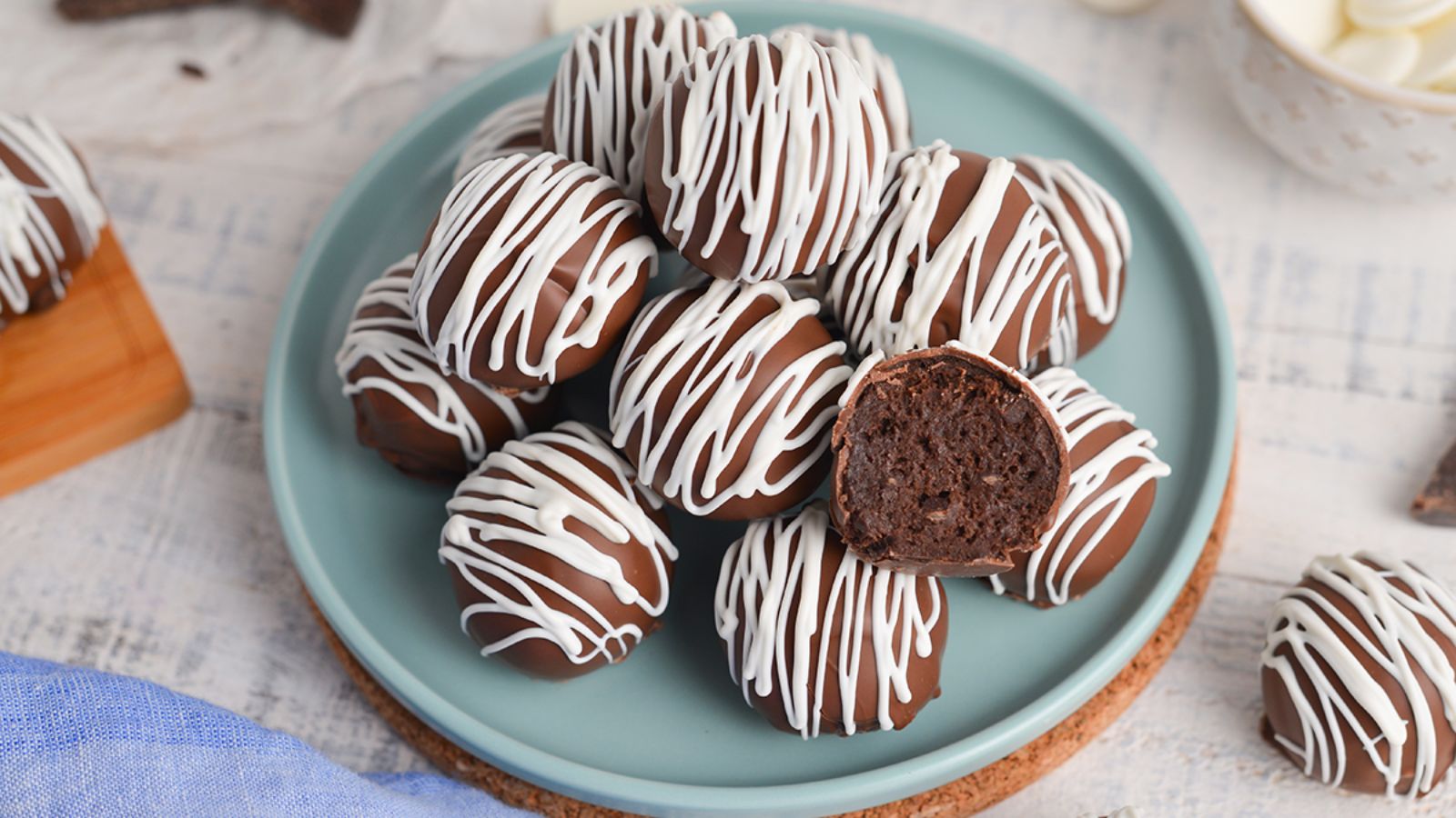 No-Bake Chocolate Cheesecake Bites