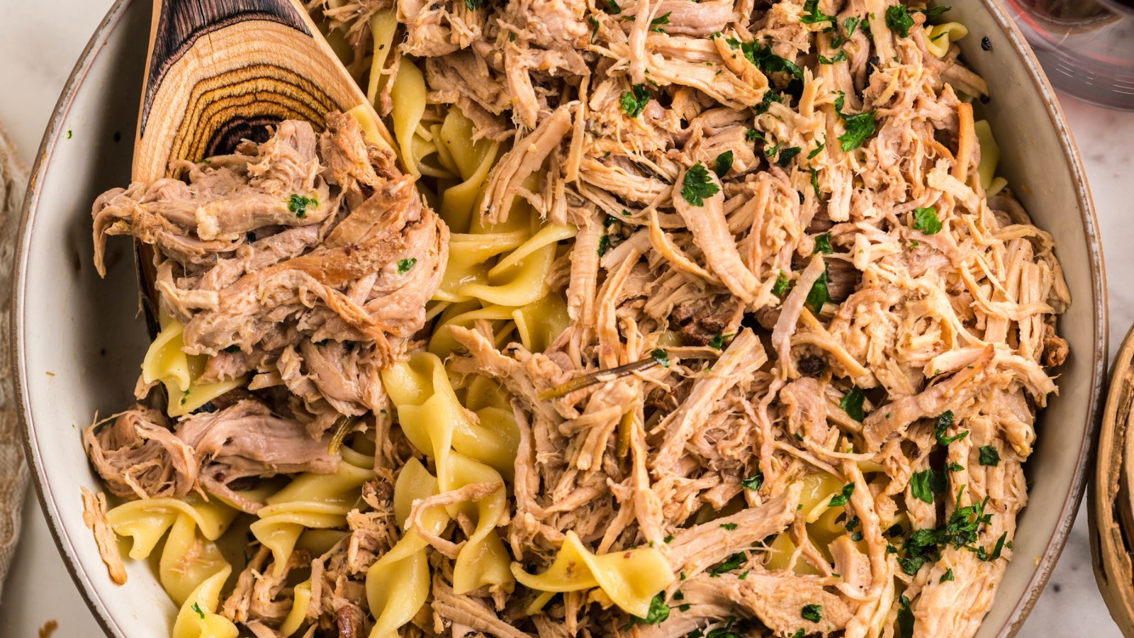 Slow Cooker Pulled Pork Pasta