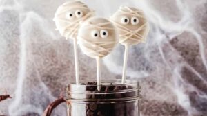 Halloween Oreo Pops (Mummy Pops)