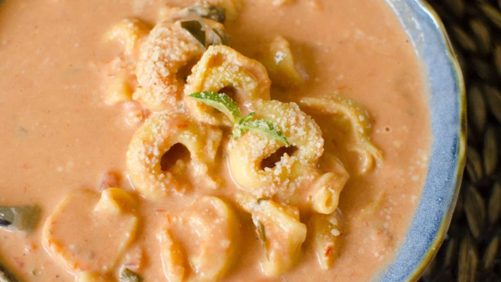 Instant Pot Creamy Tomato Tortellini Soup