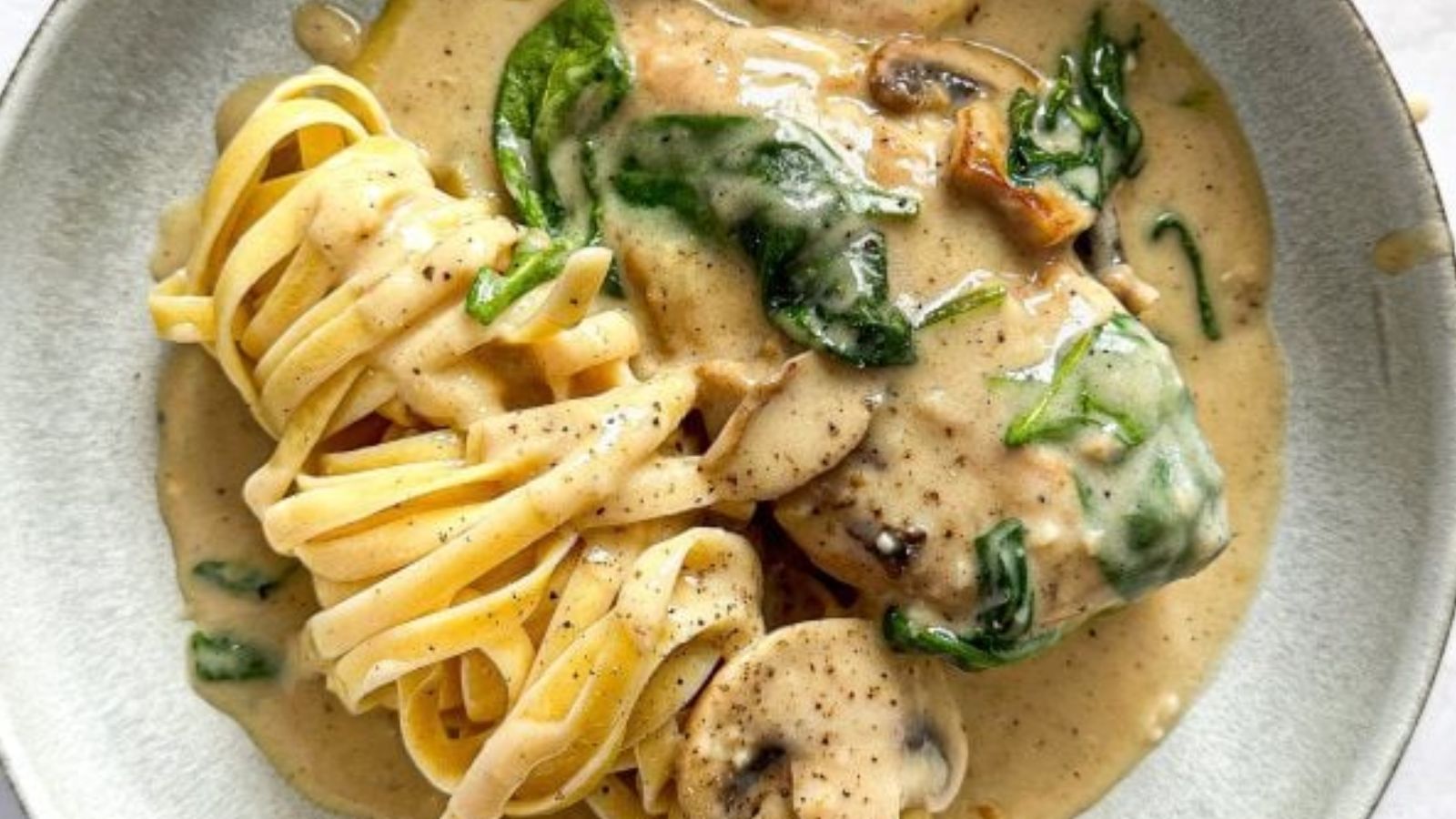 Easy Chicken and Mushroom Florentine Pasta Recipe