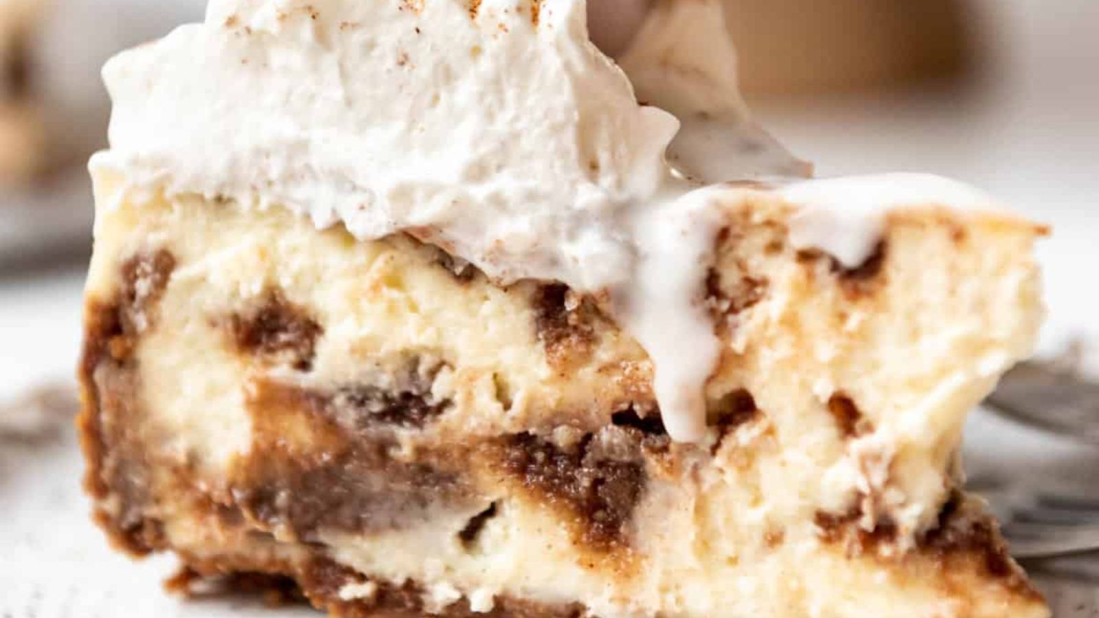 Cinnamon Roll Cheesecake