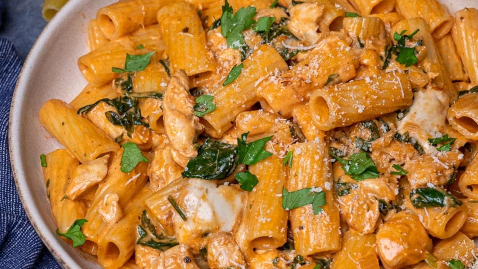 Rigatoni Fiorentina (Creamy Chicken Florentine Pasta)