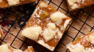 Salted Caramel Apple Bars