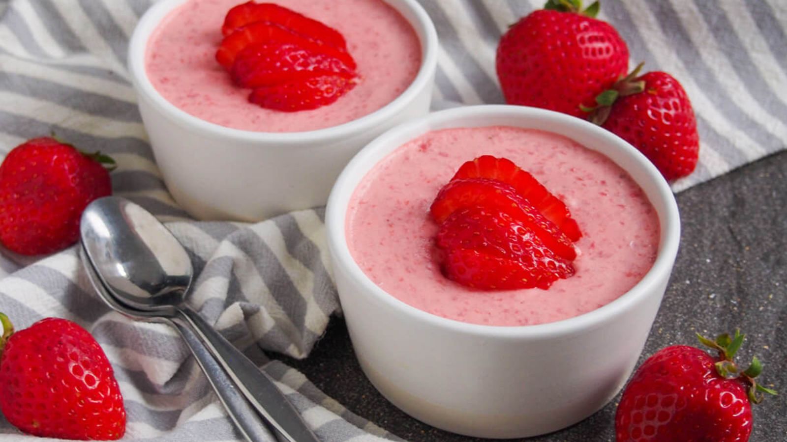 Easy strawberry mousse