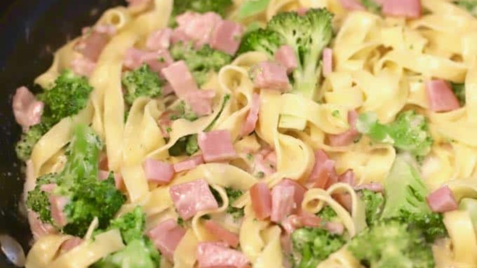 Easy Fettuccine Alfredo with Broccoli
