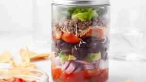 14 Mason Jar Salads That Keep Crunchy, Fresh, and Flavorful for Days