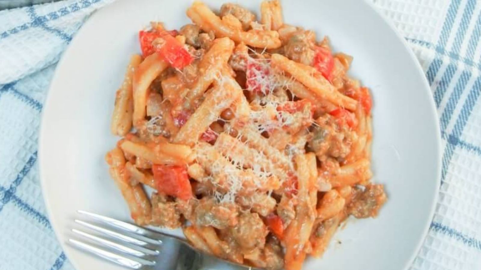 Spicy sausage pasta skillet