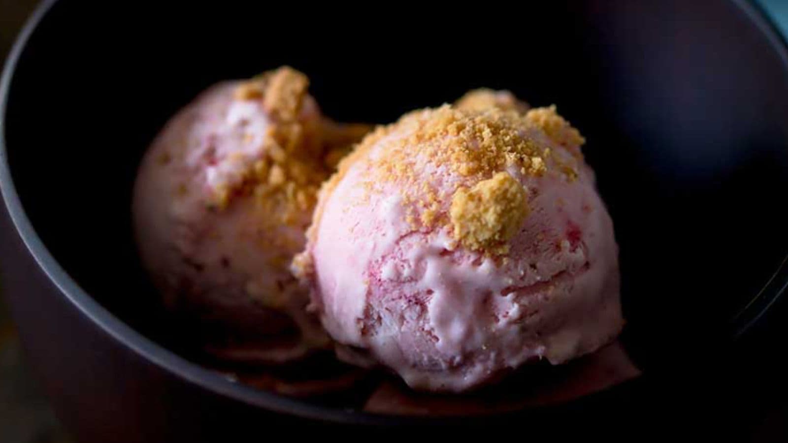 STRAWBERRY CHEESECAKE ICE CREAM