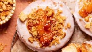 Peach Cobbler Donuts with Brown Sugar Peach Filling