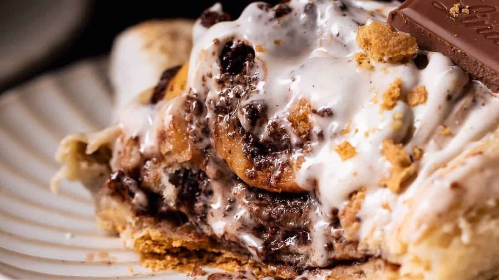 Ultimate Sโmores Cinnamon Rolls