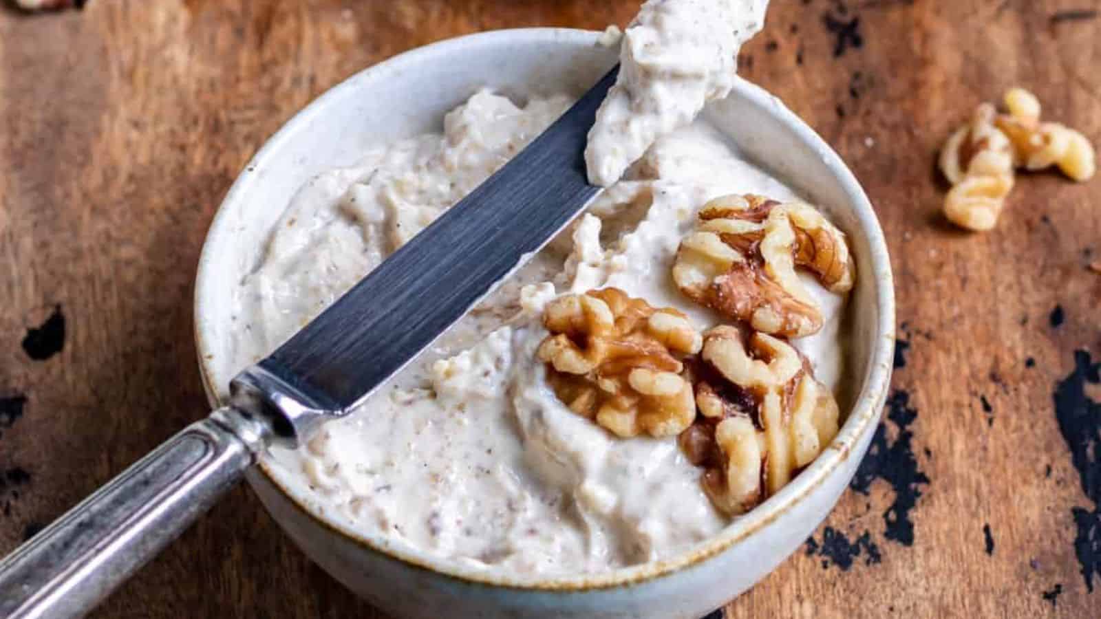Honey Walnut Cream Cheese (Panera Copycat)