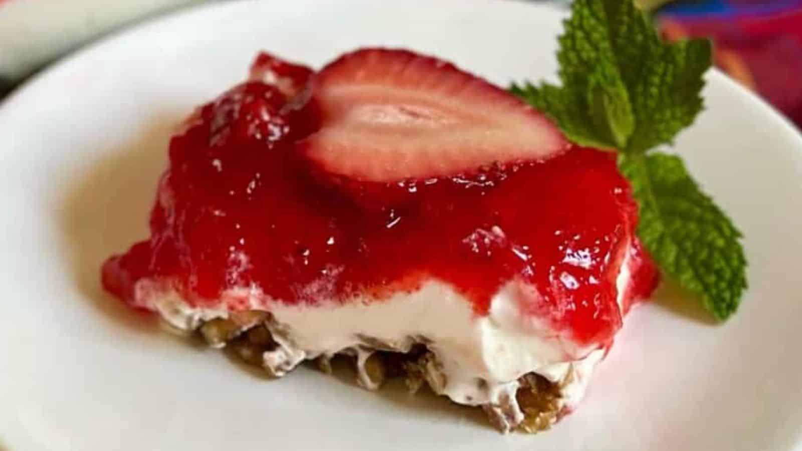 Strawberry Pretzel Salad Recipe