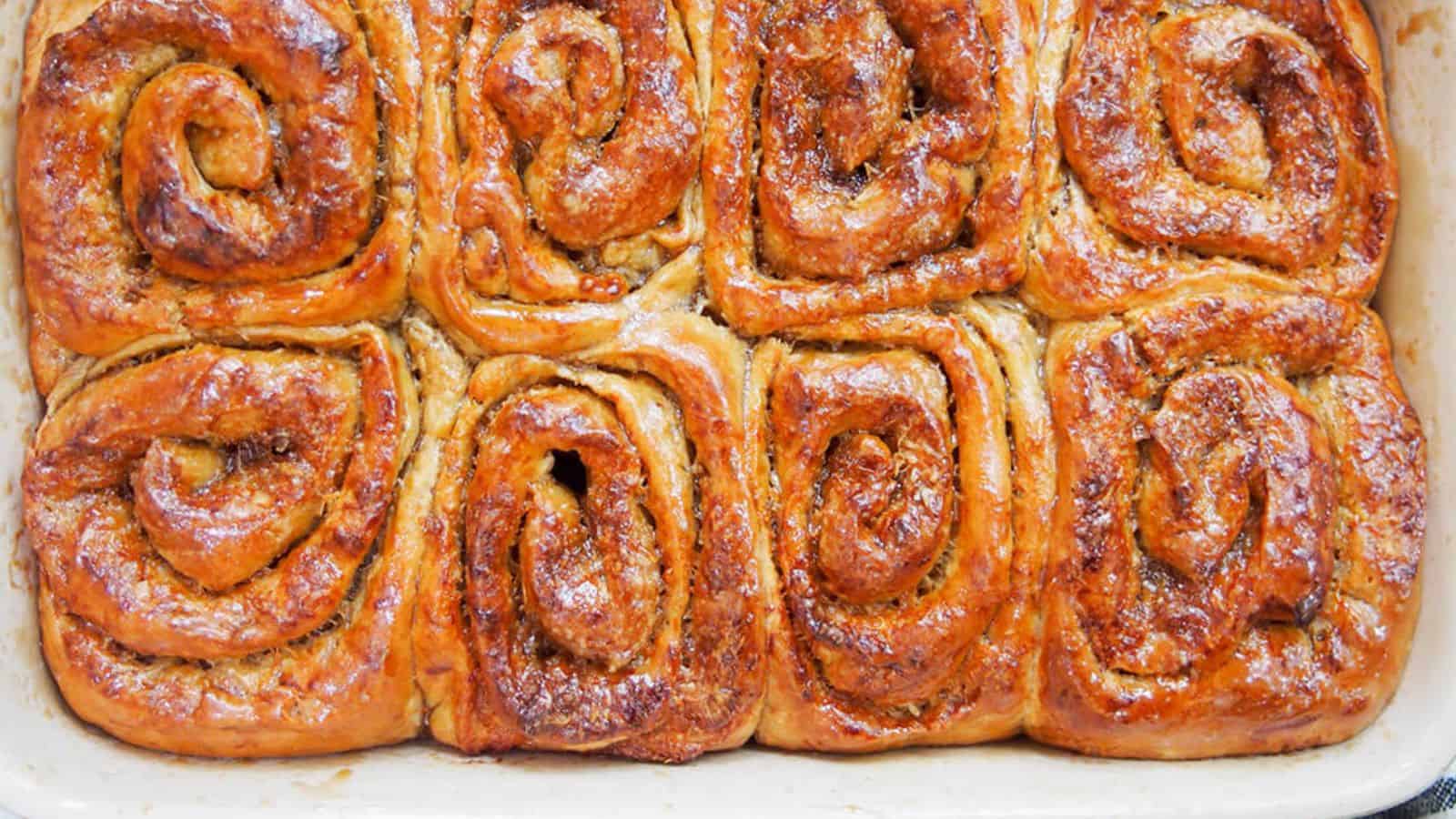 Golfeados (Venezuelan cheese sticky buns)