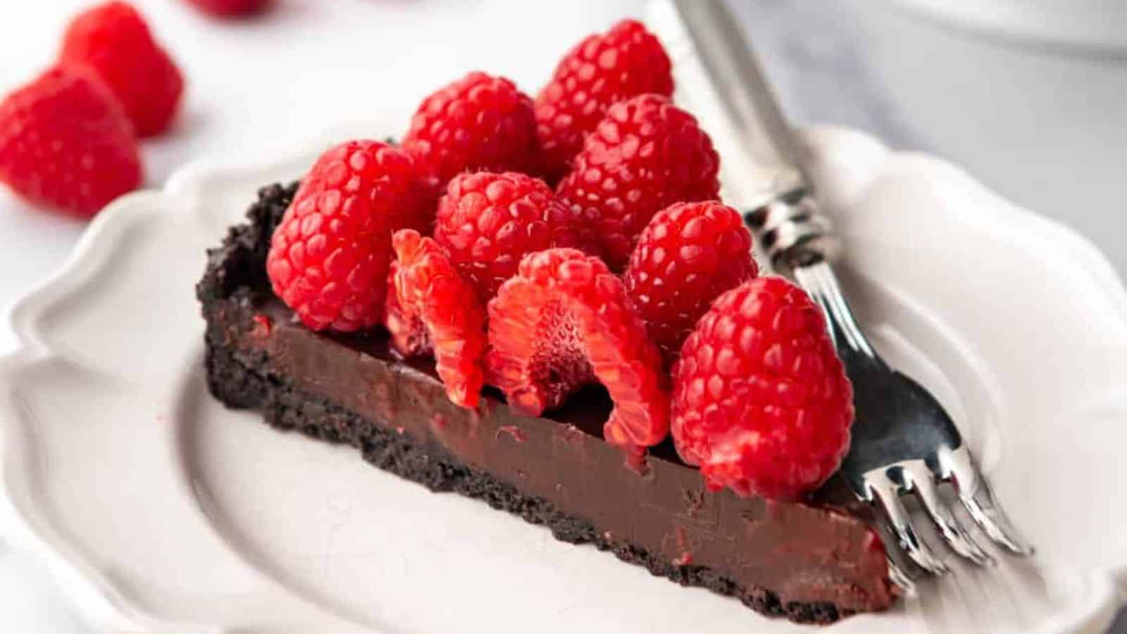 16 Chocolate Raspberry Desserts That Look Way Fancier Than They Are ...