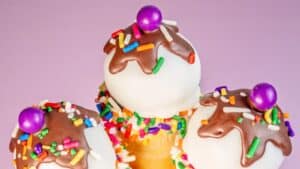 18 Cake Pops That Turn Simple Ingredients Into Bite-Sized Magic