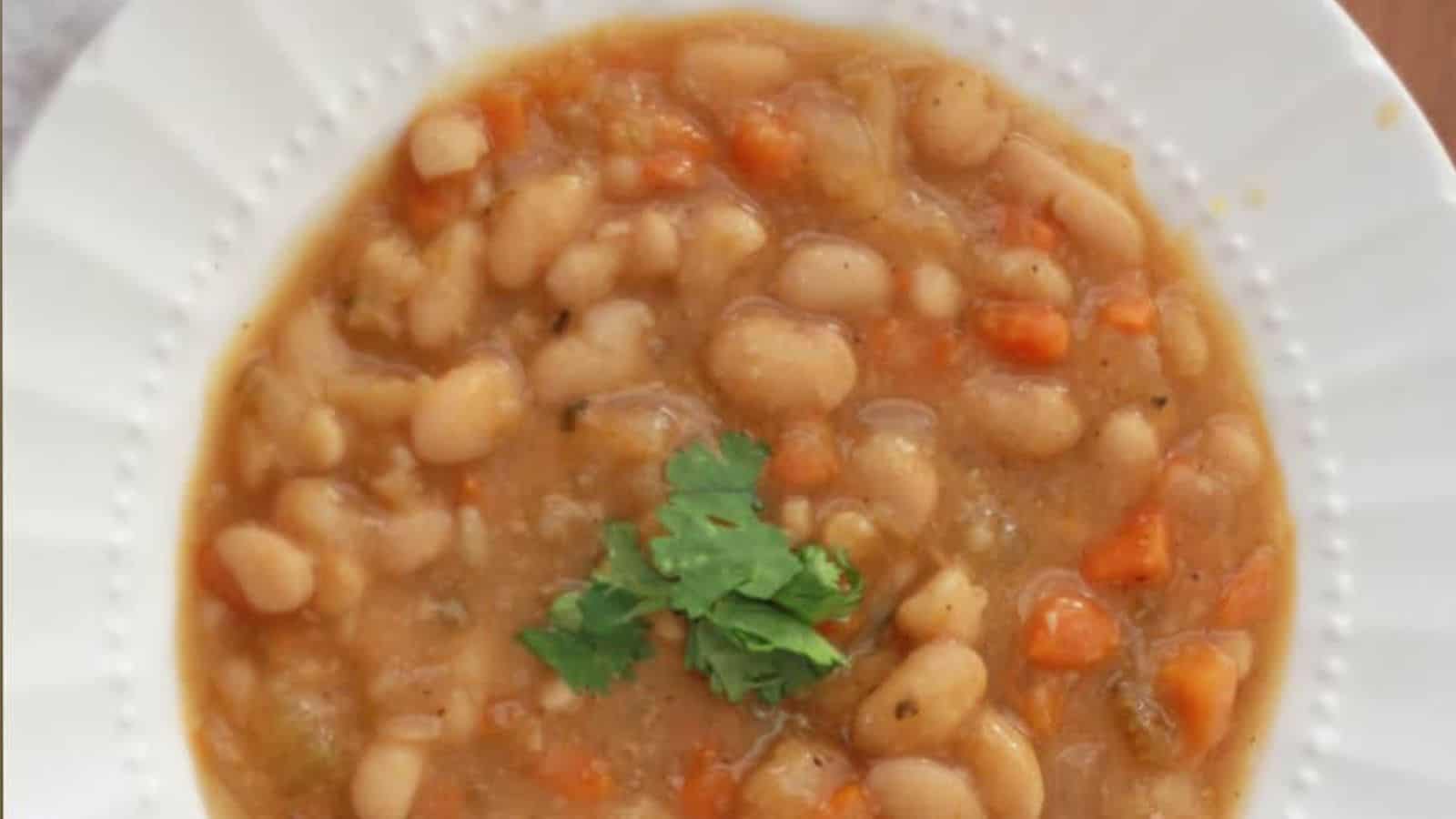 Slow Cooker Bean and Vegetable Soup