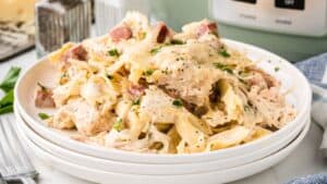 14 Creamy Crockpot Pastas That Make You Actually Love Cooking Again