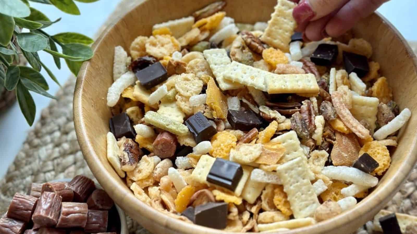 CHARCUTERIE PARTY MIX