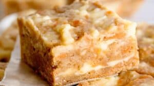 Carrot Cake Cheesecake Bars
