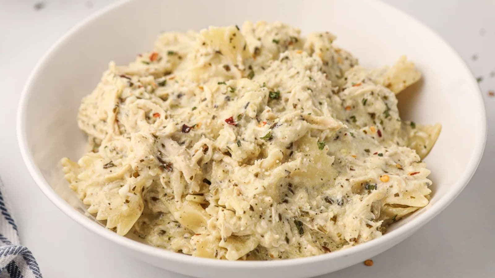 Slow Cooker Creamy Pesto Chicken Pasta