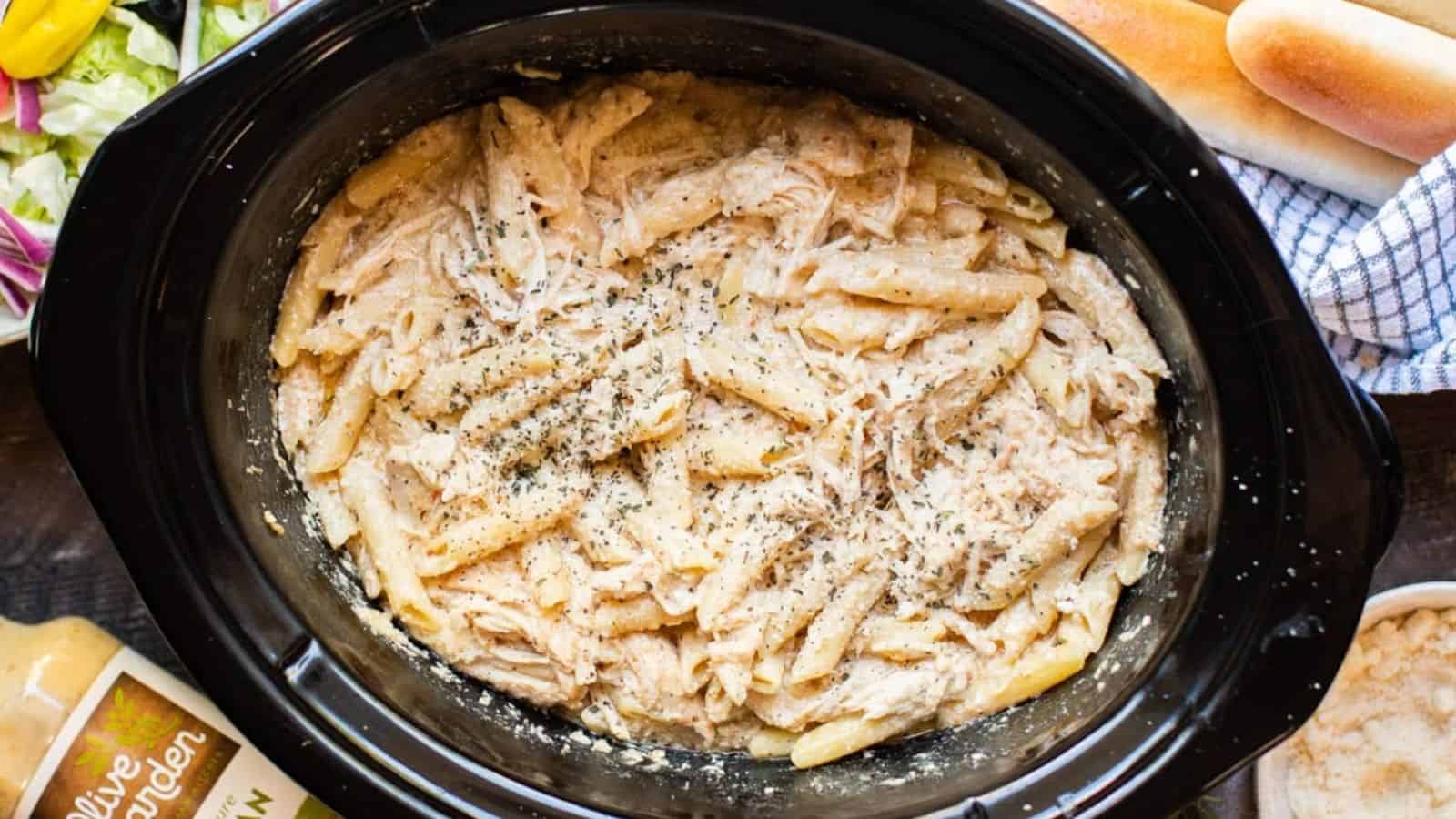 Slow Cooker Olive Garden Chicken Pasta