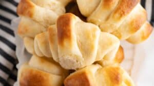 28 Breads and Rolls That Turn Ordinary Meals Into Family Traditions