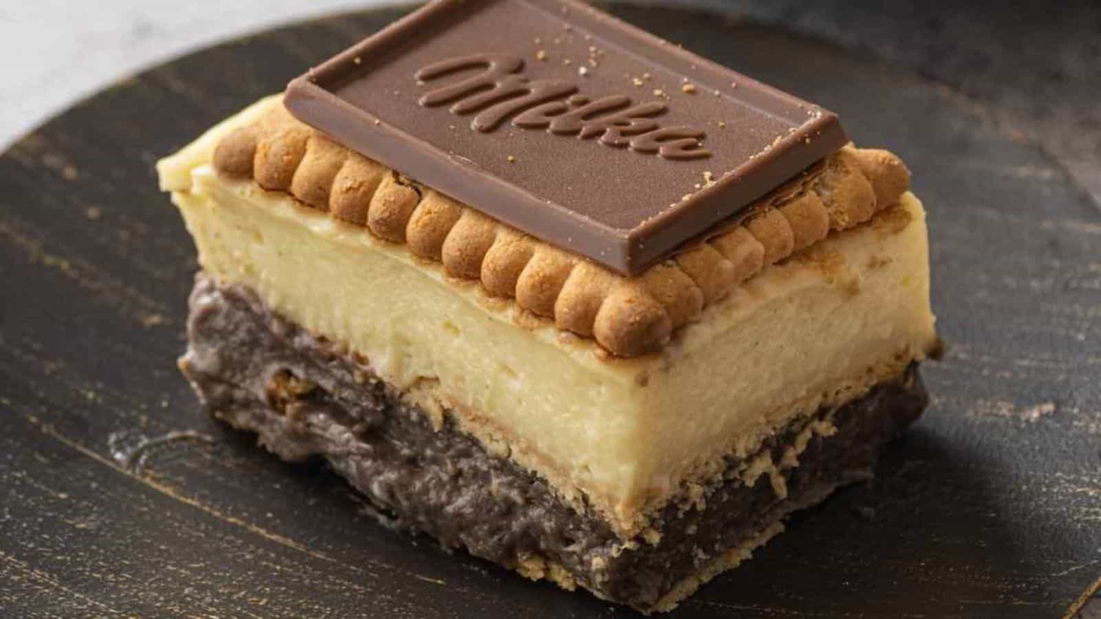 No Bake Biscuit Cake (Biscuit Tray Bake)